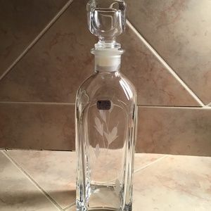 ETCHED CRYSTAL DECANTER HAND CUT IN IRELAND